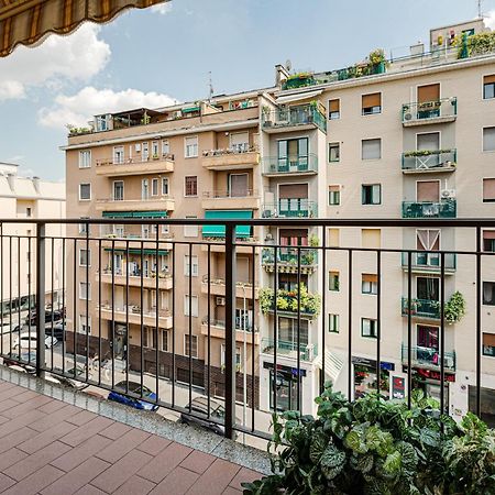 Cosy Studio With Balcony & Private Garage Milán Exterior foto