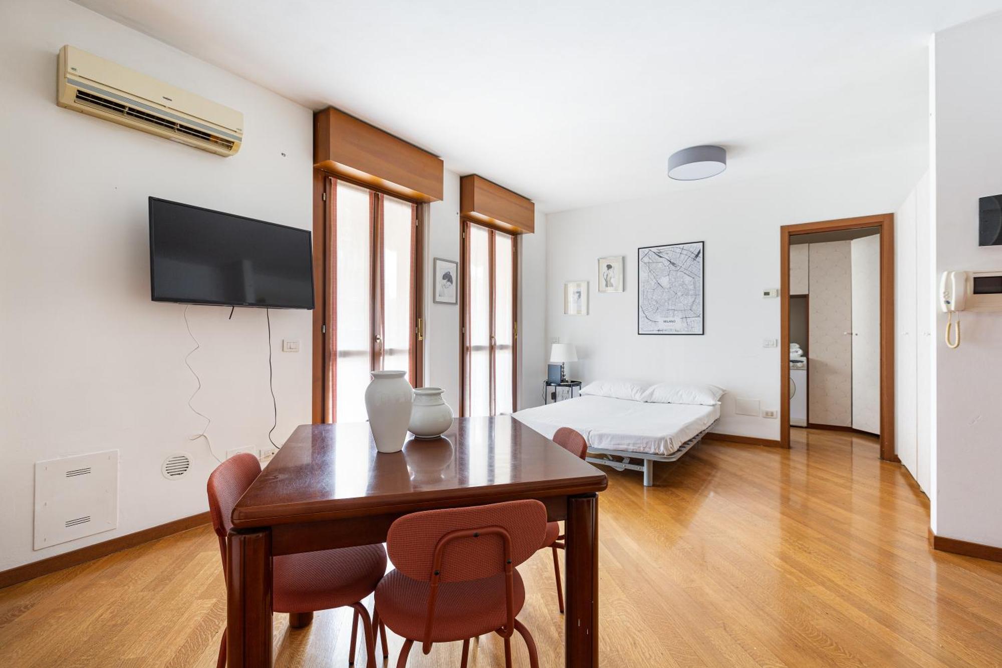 Cosy Studio With Balcony & Private Garage Milán Exterior foto