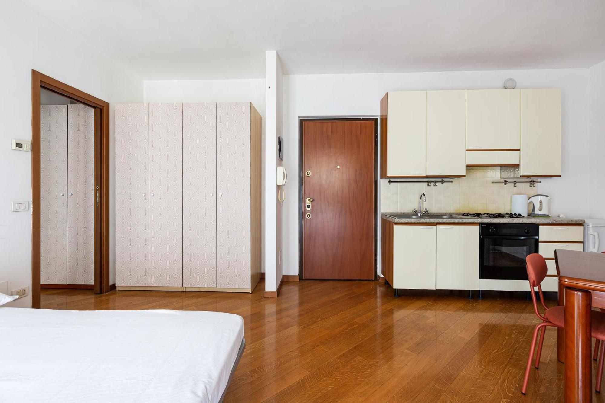 Cosy Studio With Balcony & Private Garage Milán Exterior foto